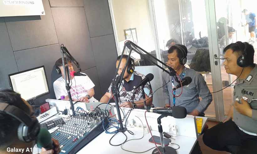 di I-Radio 105.1 FM Bandung
