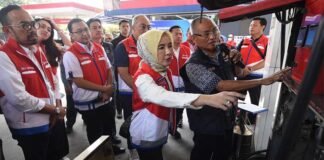 Dirut Pertamina Turun Langsung Pantau Kesiapan Satgas Lebaran Pertamina di Jawa Barat PERTAMINA