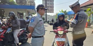 Jasa Raharja Jawa Barat Bersama Tim Pembina Samsat Kab Bandung Barat Melakukan Operasi Gabungan Di Wilayah Kab Bandung Barat Di Wilayah Kab Bandung Barat