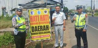 Jasa Raharja dan Polres Jepara Pasang Spanduk Imbauan Keselamatan jasa raharja jateng