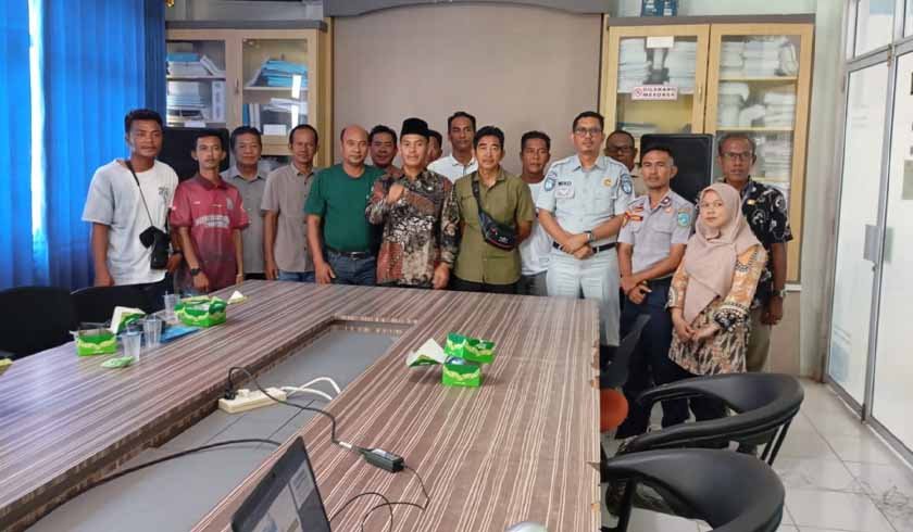 Kapal Penumpang di Tarempa Kapal Penumpang di Tarempa