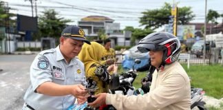 Tim Pembina Samsat Banjarmasin II Gelar Operasi Gabungan dan Sosialisasi Program Insentif Pajak Kendaraan Bermotor Tahap VIII Pajak Kendaraan Bermotor Tahap VIII