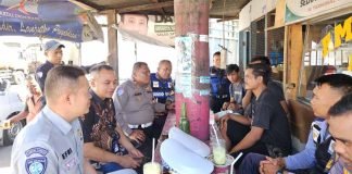 Ngopi Santai Bareng Sopir Truk, Jasa Raharja Sumbar, Satlantas Polresta Padang dan Dishub Kota Padang Sosialisasikan Bahaya ODOL Sosialisasikan Bahaya ODOL