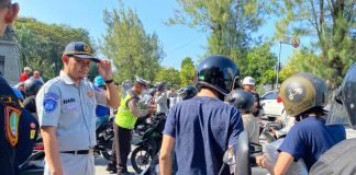 Tim Pembina Samsat Surakarta Gelar Operasi Gabungan untuk Edukasi Tertib Pajak Kendaraan dan Pencegahan Kecelakaan Tim Pembina Samsat Surakarta