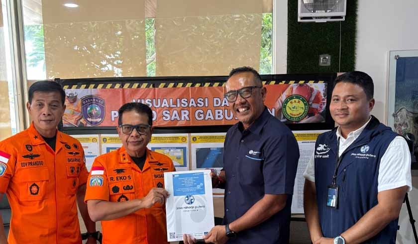 Tim Penyelam KMP Tunu Pratama Jaya Tim Penyelam KMP Tunu Pratama Jaya