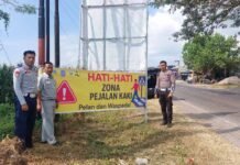 Tindak Lanjut Rapat FKLL, Jasa Raharja Sumbawa Pasang Spanduk Keselamatan Berkendara Untuk Turunkan Fatalitas Untuk Turunkan Fatalitas