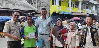Jasa Raharja dan Samsat PALI Gencar Sosialisasikan Pembayaran PKB dan SWDKLLJ di Pasar Pendopo di Pasar Pendopo