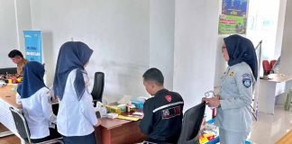 Jasa Raharja Kantor Wilayah Jawa Barat melalui Samsat Sumedang menggelar kegiatan MUKL untuk para Kru dan Penumpang Bus di Terminal Ciakar Sumedang di Terminal Ciakar Sumedang