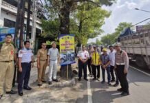Jasa Raharja dan Forum Komunikasi Lalu Lintas Sragen Pasang Rambu di Titik Rawan Kecelakaan di Titik Rawan Kecelakaan