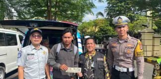 Tim Pembina Samsat Martapura Gelar Samsat Keliling dan Sosialisasi PKB di Halaman Polres Banjar jasa raharja kalsel