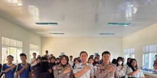 Jasa Raharja berkolaborasi dengan Ditlantas Polda Sulbar melaksanakan Sosialisasi dan PPKL di SMP Negeri 2 Mamuju dalam rangka memperingati Hari Anak Nasional 2025 jasa raharja sulsel