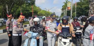 Jasa Raharja dan Ditlantas Polda Kalteng Gelar Aksi Pembagian Bendera Merah Putih Sambut HUT ke-80 RI Bendera Merah Putih Sambut HUT ke-80 RI