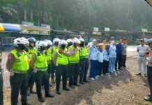 Jasa Raharja Jawa Barat Berkolaborasi dengan Samsat Sumedang Gelar Operasi Gabungan di Cadas Pangeran, Sumedang di Cadas Pangeran