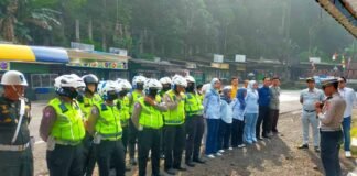 Jasa Raharja Jawa Barat Berkolaborasi dengan Samsat Sumedang Gelar Operasi Gabungan di Cadas Pangeran, Sumedang di Cadas Pangeran