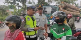 Jasa Raharja Rembang dan Tim Pembina Samsat Rembang Gelar Penertiban Pajak di Jalan Jendral Sudirman di Jalan Jendral Sudirman