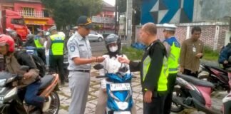Jasa Raharja dan Tim Pembina Samsat Banjarnegara Laksanakan Sosialisasi dan Operasi Gabungan di Jalan S. Parman Banjarnegara di Jalan S. Parman Banjarnegara