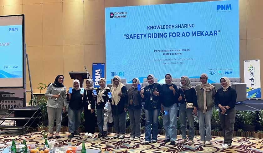 di PT PNM Cabang Bandung di PT PNM Cabang Bandung