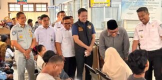 Kakanwil PT Jasa Raharja Sumbar Ikut Dampingi Wakil Gubernur Sumatera Barat Tinjau Program Pemutihan Pajak dan Pelayanan di Samsat Padang Pariaman di Samsat Padang Pariaman