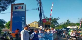 Jasa Raharja Bandung Gelar Sosialisasi Disiplin Perlintasan Sebidang Kolaborasi Dengan Komunitas Edan Sepur jasa raharja jabar