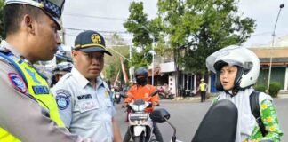 Jasa Raharja dan Tim Pembina Samsat Karanganyar Laksanakan Sosialisasi dan Operasi Gabungan di Jalan Solo – Karanganyar jasa raharja jateng