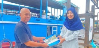 Dukung Pariwisata Kalteng, Jasa Raharja Tempelkan Stiker Perlindungan pada Kapal Wisata Tanjung Puting jasa raharja kalteng