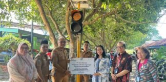 Peduli Keselamatan Pelajar, Jasa Raharja Serahkan Warning Traffic Light ke SMAN 7 Kota Bengkulu ke SMAN 7 Kota Bengkulu