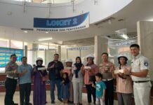 Jasa Raharja dan Tim Samsat Haurgeulis Bagikan Helm sebagai Apresiasi bagi Wajib Pajak Dalam Rangka Hari Keselamatan Transportasi Keselamatan Transportasi