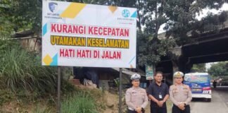 Jasa Raharja Purwakarta dan Satlantas Polres Purwakarta Tingkatkan Kesadaran Keselamatan Melalui Pemasangan Himbauan di Sukatani Melalui Pemasangan Himbauan di Sukatani