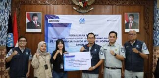 Jasa Raharja DIY Salurkan Helm SNI pada Program Safety Riding PNM Safety Riding PNM