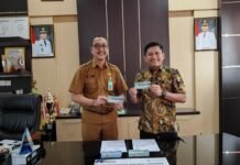 Apresiasi Kepatuhan Pajak Kendaraan, Jasa Raharja Menyerahkan Bantuan Voucher BBM ke Samsat Balikpapan Samsat Balikpapan