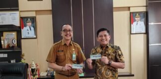 Apresiasi Kepatuhan Pajak Kendaraan, Jasa Raharja Menyerahkan Bantuan Voucher BBM ke Samsat Balikpapan Samsat Balikpapan