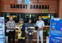 Doa Bersama dan Pembagian Helm Warnai Hari Keselamatan Transportasi 2025 Di Samsat Barabai Samsat Barabai