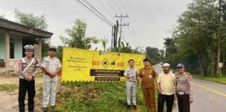 Pemasangan Spanduk Keselamatan di Titik Rawan, Tindak Lanjut Rapat FKLL Bengkayang jasa raharja kalbar