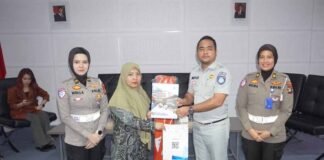 Jasa Raharja Kepri Serahkan Bantuan Lingkungan Keselamatan kepada Politeknik Negeri Batam kepada Politeknik Negeri Batam