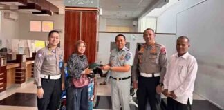 Jasa Raharja Sumbar Gelar Doa Bersama dan Bagikan Helm di Samsat Kota Padang Dalam Rangka Hari Keselamatan Transportasi 2025 jasa raharja sumbar