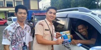 Tim Pembina Samsat Pelaihari Mengajak Masyarakat Tertib Pajak Melalui Sosialisai Insentif Pembebesan Tunggakan dan Gebyar Panutan PKB 2025 Insentif Pembebesan Tunggakan