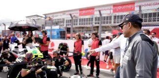 Dirut Pertamina Tinjau Paddock VR46 Racing Team di Ajang Pertamina Grand Prix of Indonesia 2025 Pertamina