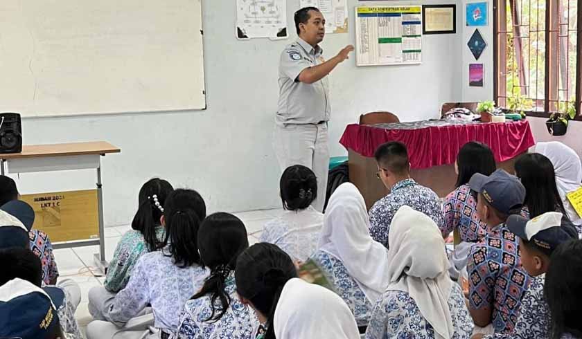 Pengajar Peduli Keselamatan Lalu Lintas Pengajar Peduli Keselamatan Lalu Lintas