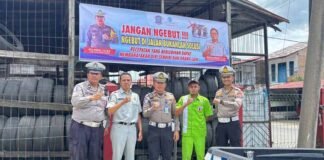 Jasa Raharja Sumbar Bersama Satlantas Pasaman Pasang Spanduk Imbauan di Daerah Rawan Kecelakaan di Daerah Rawan Kecelakaan