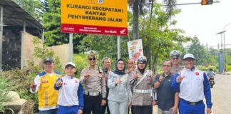 Jasa Raharja Jawa Barat Bersama FLLAJ Sumedang dan Honda Safety Riding Center Pasang Rambu Keselamatan di Kawasan Kampus Jatinangor di Kawasan Kampus Jatinangor