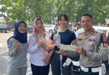 Perkuat Kolaborasi, Jasa Raharja Bandung Bersama Tim Pembina Samsat Kawaluyaan Lakukan Pemeriksaan PKB dan SWDKLLJ di Pasar Kreatif Bandung di Pasar Kreatif Bandung
