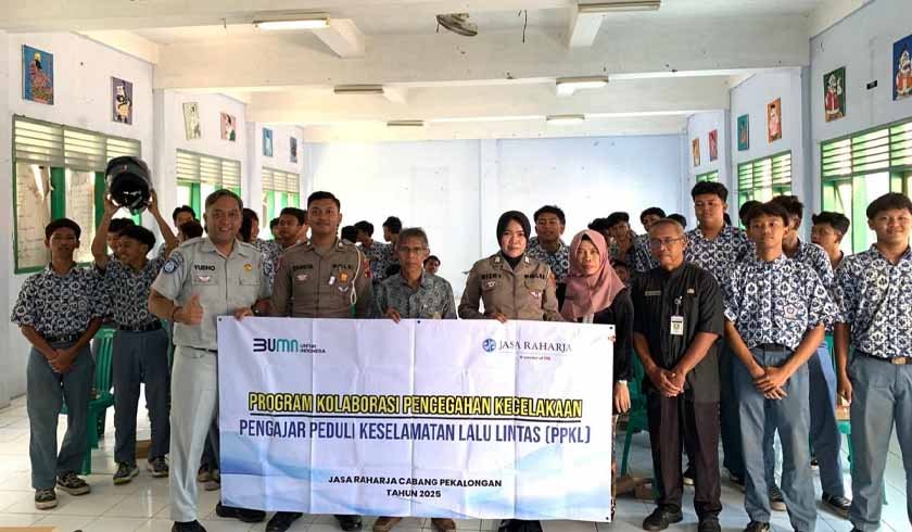 di SMK Dwija Praja Kota Pekalongan di SMK Dwija Praja Kota Pekalongan