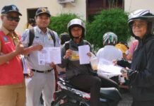 Jasa Raharja Kepri Dukung Program Pemutihan Pajak dengan Bagikan Minyak Goreng kepada Wajib Pajak di Samsat Tanjung Batu Kundur di Samsat Tanjung Batu Kundur