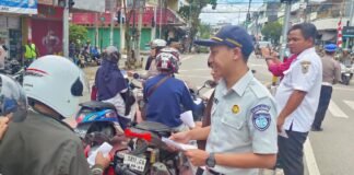 Tingkatkan Kepatuhan Pajak, Tim Pembina Samsat Kotabaru Gelar Operasi Gabungan di Lampu Merah Pasar Limbur jasa raharja kalsel