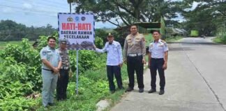 Jasa Raharja Solok Bersama Polres Sijunjung serta Dinas Perhubungan Sijunjung Pasang Rambu Peringatan di Titik Rawan Kecelakaan jasa raharja sumbar