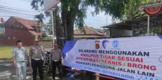 Jasa Raharja Jawa Barat Lakukan Pemasangan Spanduk Himbauan Keselamatan Lalu Lintas Mendukung Operasi Zebra Lodaya 2025 di Kabupaten Bandung jasa raharja jabar