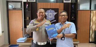 Tingkatkan Sinergitas Antar Mitra Strategis, Kepala Wilayah Jasa Raharja NTB Serahkan Buku Action Plan SWDKLLJ ke Dirlantas Polda NTB jasa raharja NTB