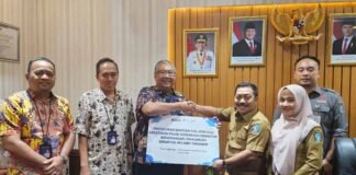 Jasa Raharja Kepri Serahkan 442 Bibit Tanaman kepada Bapenda Kepri sebagai Apresiasi bagi Wajib Pajak Taat Pajak Kendaraan Bermotor Pajak Kendaraan Bermotor