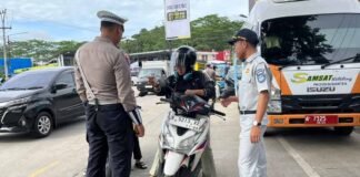 Petugas Gabungan Samsat Rangkasbitung Menggelar Operasi Patuh Pajak Kendaraan Patuh Pajak Kendaraan