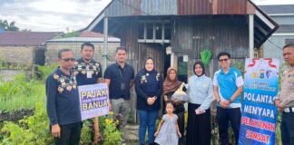 Salurkan Bantuan Sembako, Wujud Kepedulian Tim Pembina Samsat Banjarbaru untuk Masyarakat Samsat Banjarbaru untuk Masyaraka